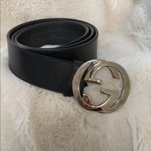 Black Gucci belt